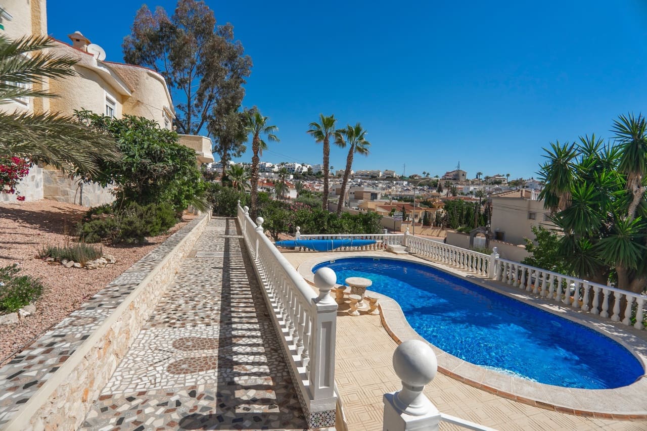 2 bedroom Villa for sale in Ciudad Quesada with pool - € 430,000 (Ref: 9284992)