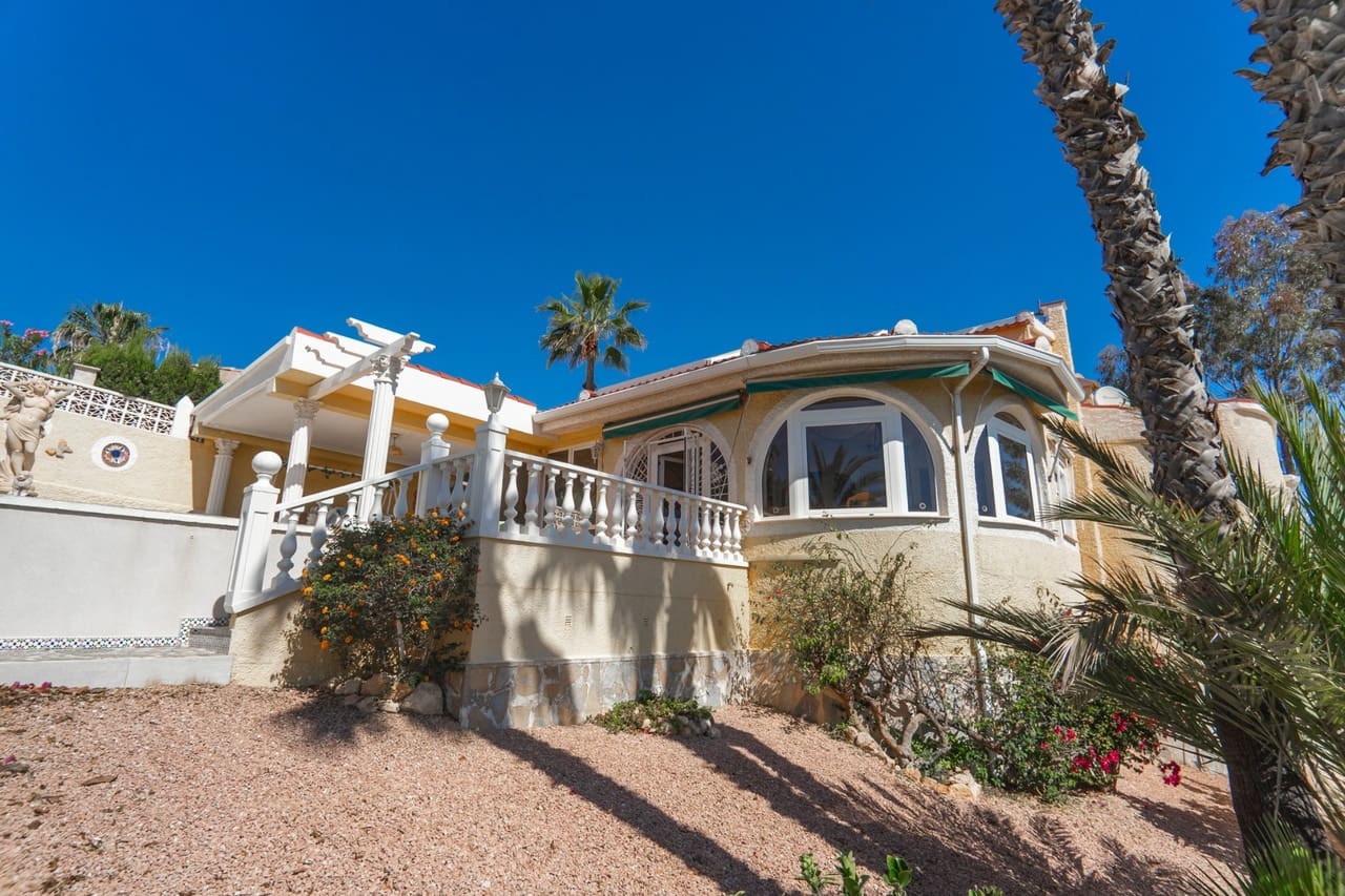 2 bedroom Villa for sale in Ciudad Quesada with pool - € 430,000 (Ref: 9284992)