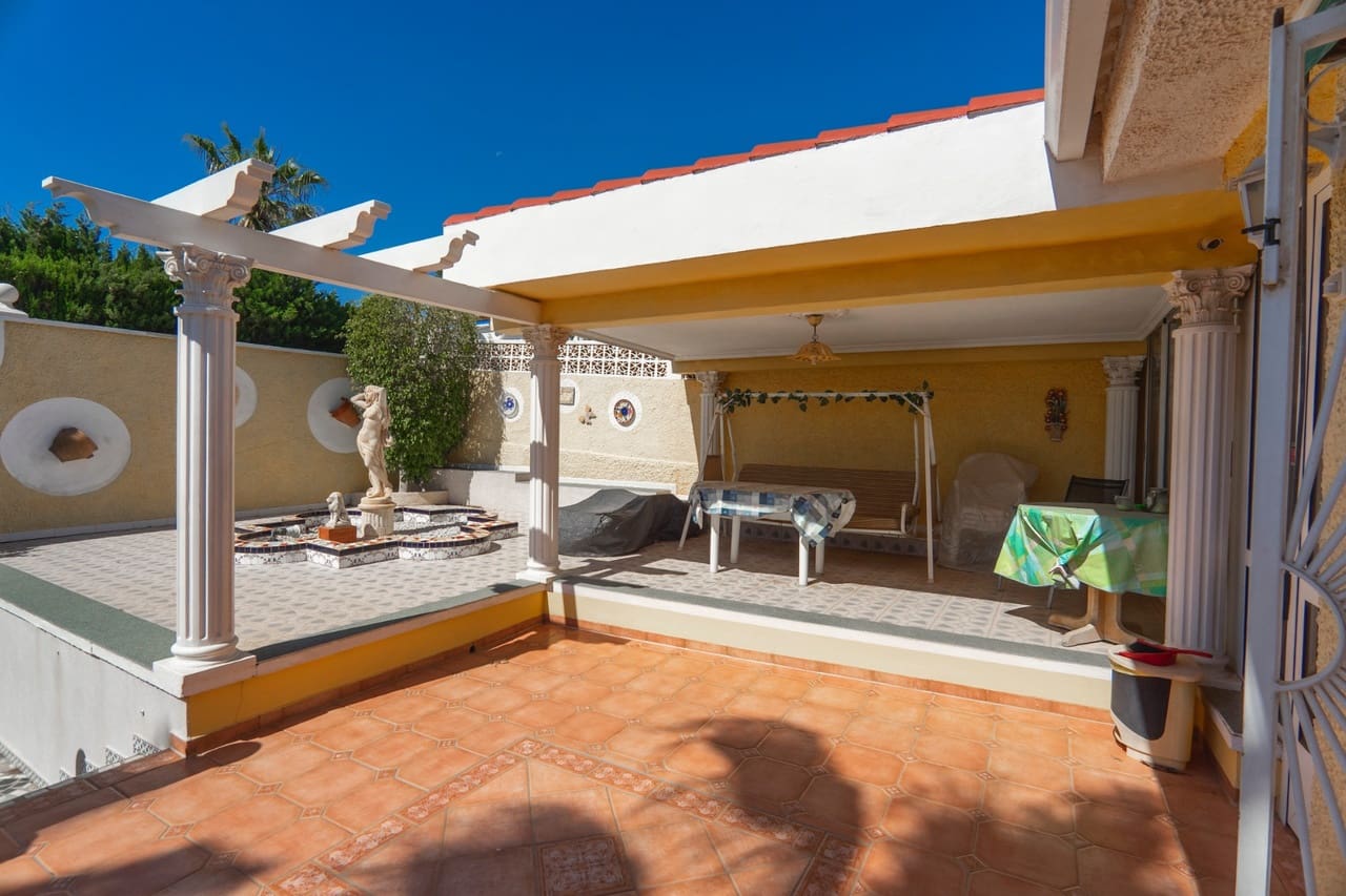 2 bedroom Villa for sale in Ciudad Quesada with pool - € 430,000 (Ref: 9284992)