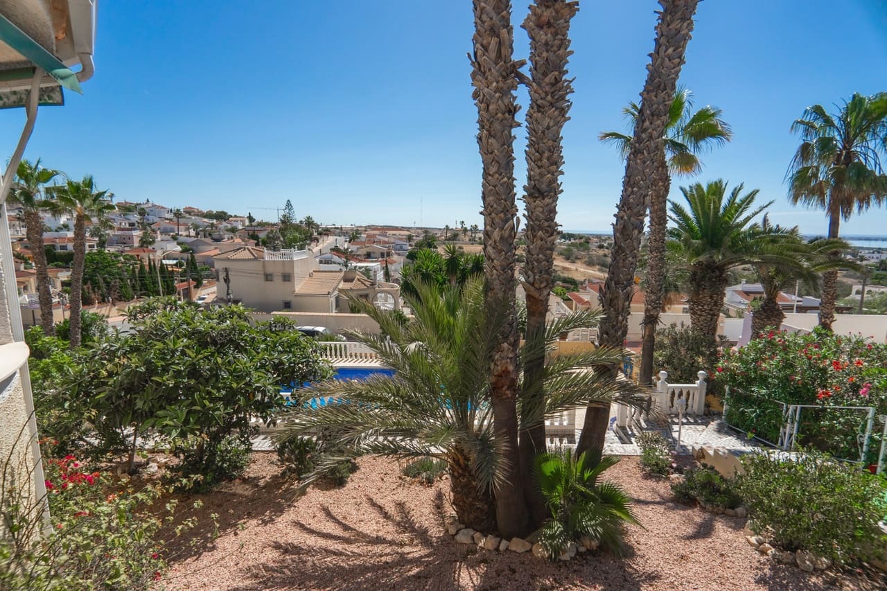 2 bedroom Villa for sale in Ciudad Quesada with pool - € 430,000 (Ref: 9284992)