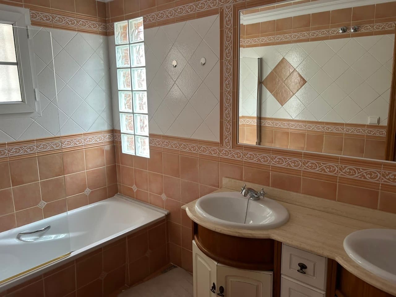 3 bedroom Villa for sale in Villamartin with pool - € 369,000 (Ref: 9284994)