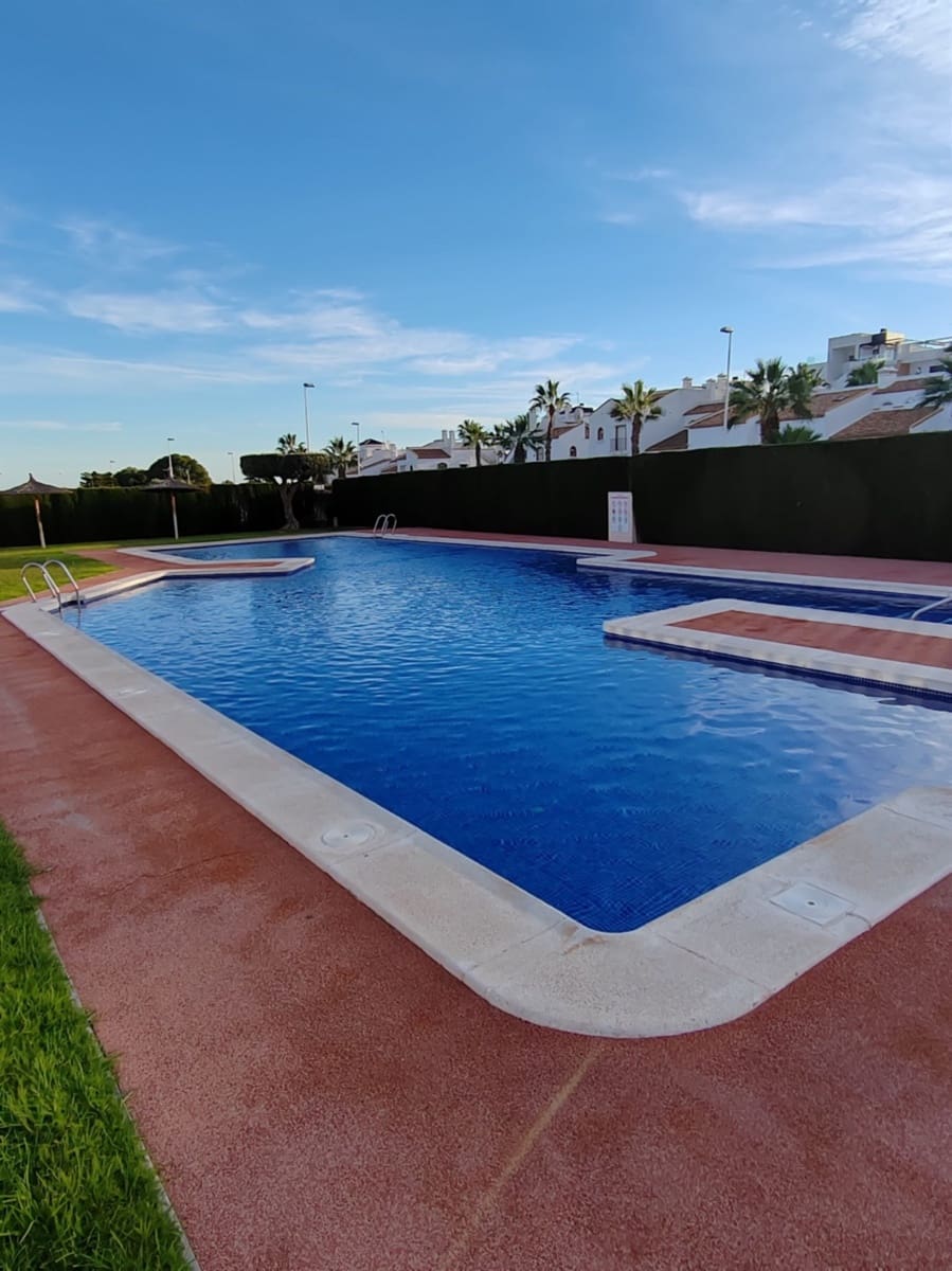 3 bedroom Villa for sale in Villamartin with pool - € 369,000 (Ref: 9284994)