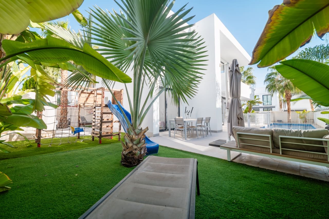 3 makuuhuone Huvila myytävänä paikassa Ciudad Quesada mukana uima-altaan - 650 000 € (Ref: 9284997)