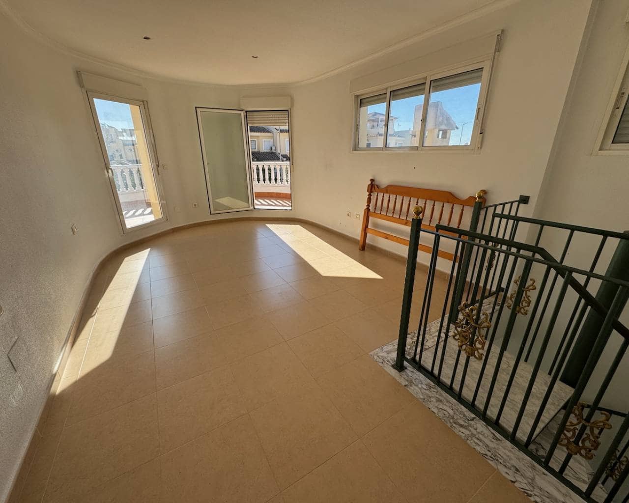 Chalet de 4 habitaciones en Ciudad Quesada en venta con piscina - 375.000 € (Ref: 9285000)