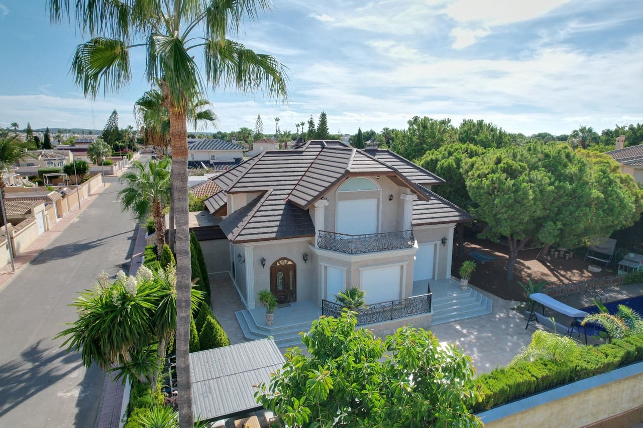 5 sovrum Villa till salu i Ciudad Quesada med pool - 1 100 000 € (Ref: 9285004)