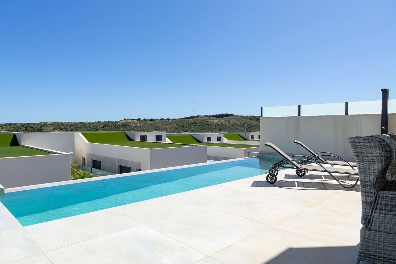 4 slaapkamer Villa te koop in Ciudad Quesada met zwembad - € 499.000 (Ref: 9285008)