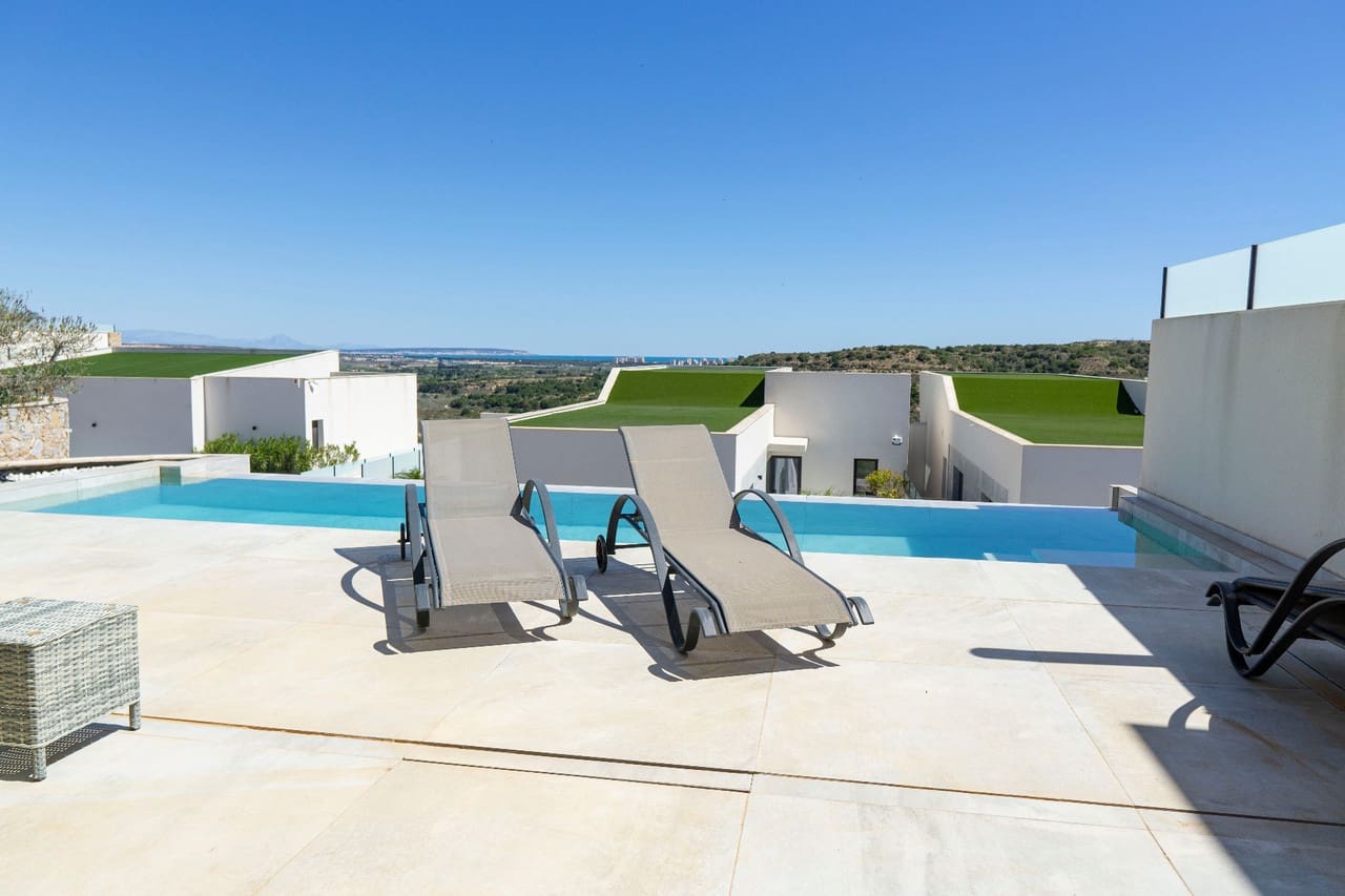 4 slaapkamer Villa te koop in Ciudad Quesada met zwembad - € 499.000 (Ref: 9285008)