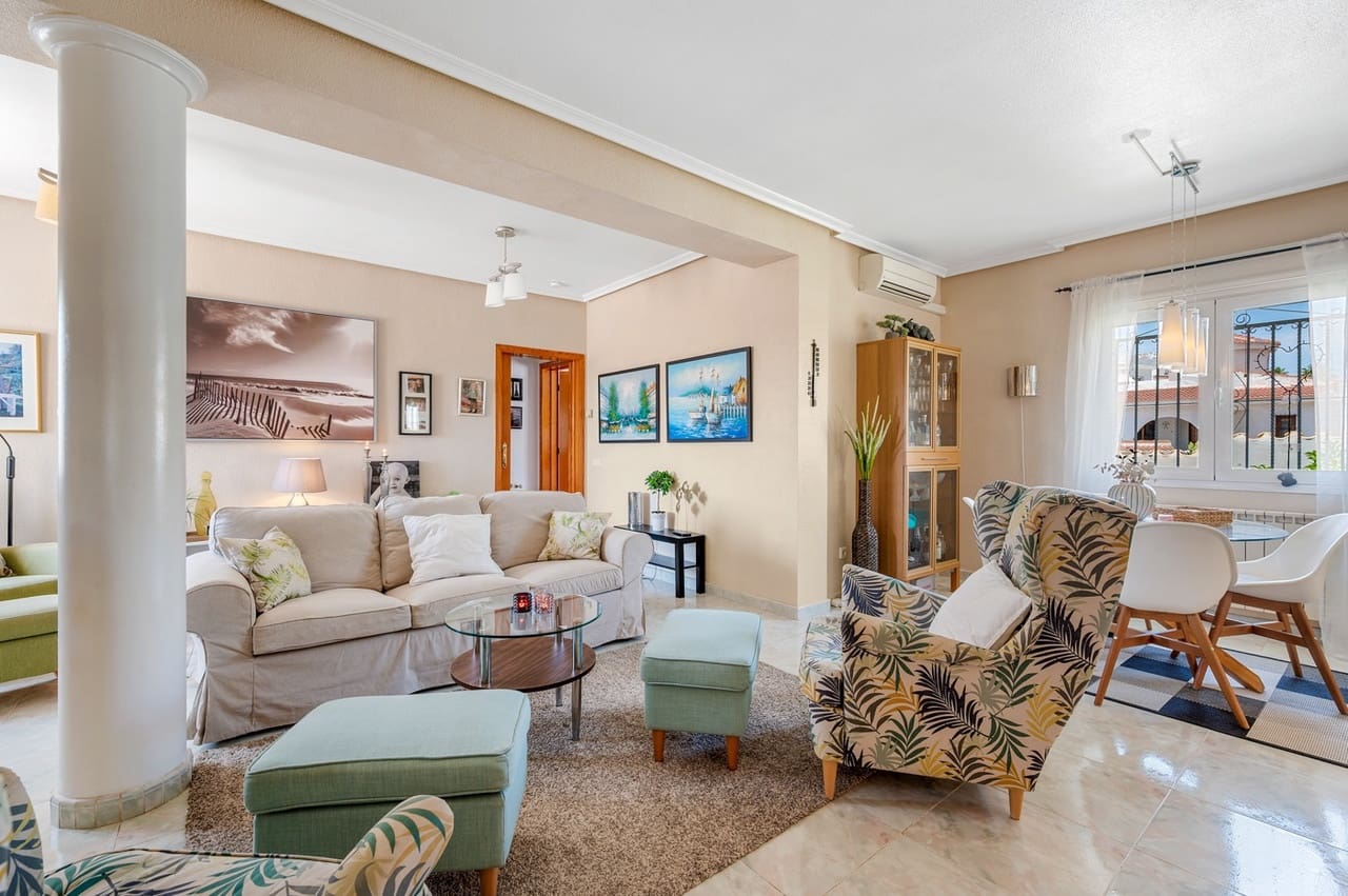 3 soverom Villa til salgs i Ciudad Quesada med svømmebasseng - € 460 000 (Ref: 9294530)