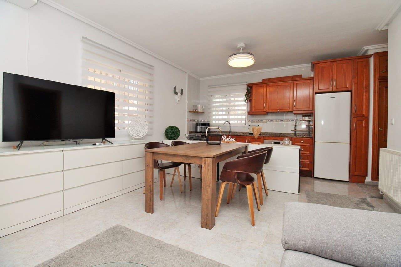 4 Zimmer Villa zu verkaufen in Villamartin mit Pool - 379.000 € (Ref: 9297184)