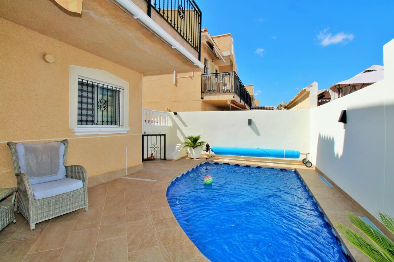 4 Zimmer Villa zu verkaufen in Villamartin mit Pool - 379.000 € (Ref: 9297184)