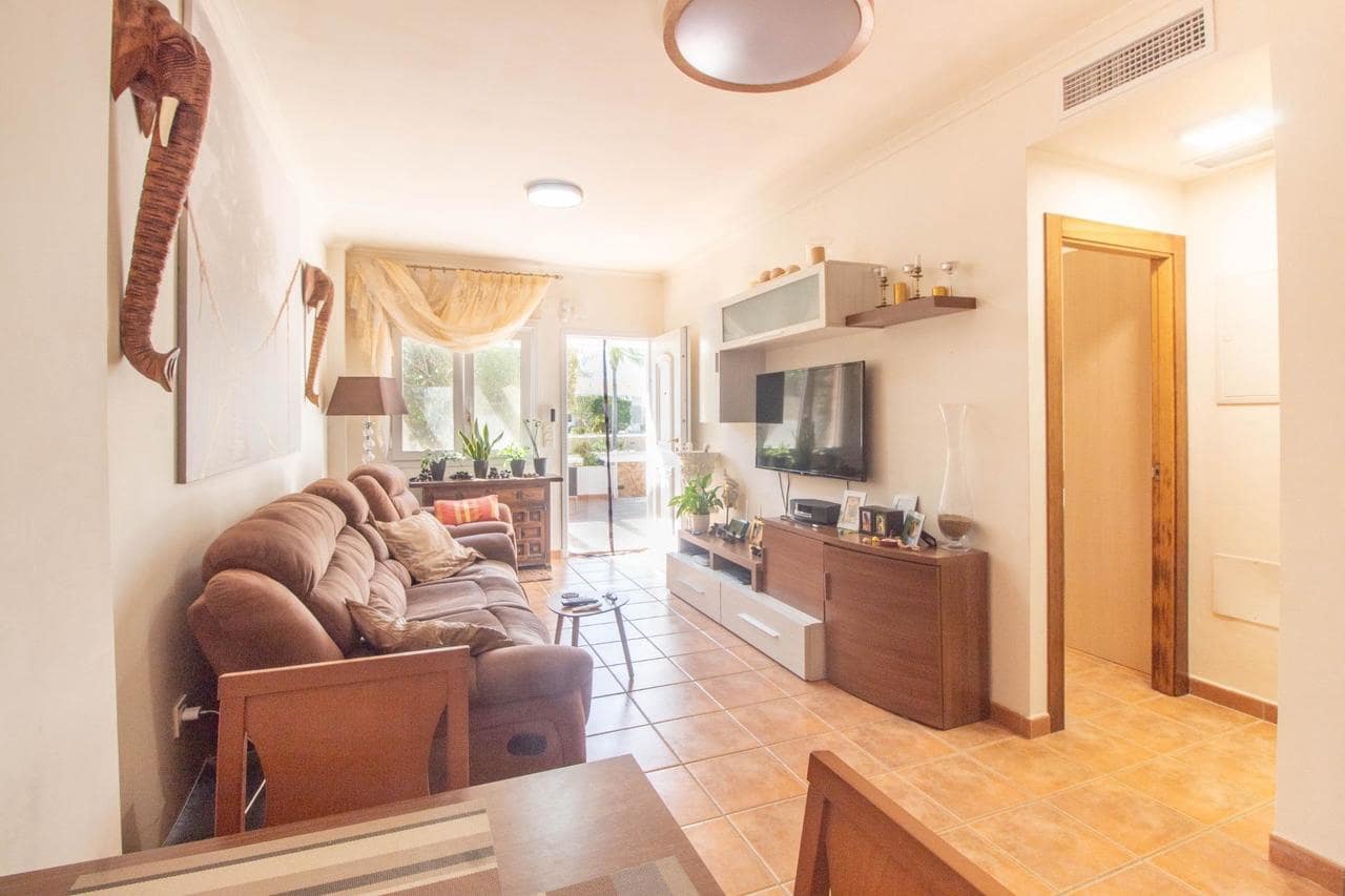 Casa de 2 habitaciones en Pilar de la Horadada en venta con piscina - 229.900 € (Ref: 9300724)