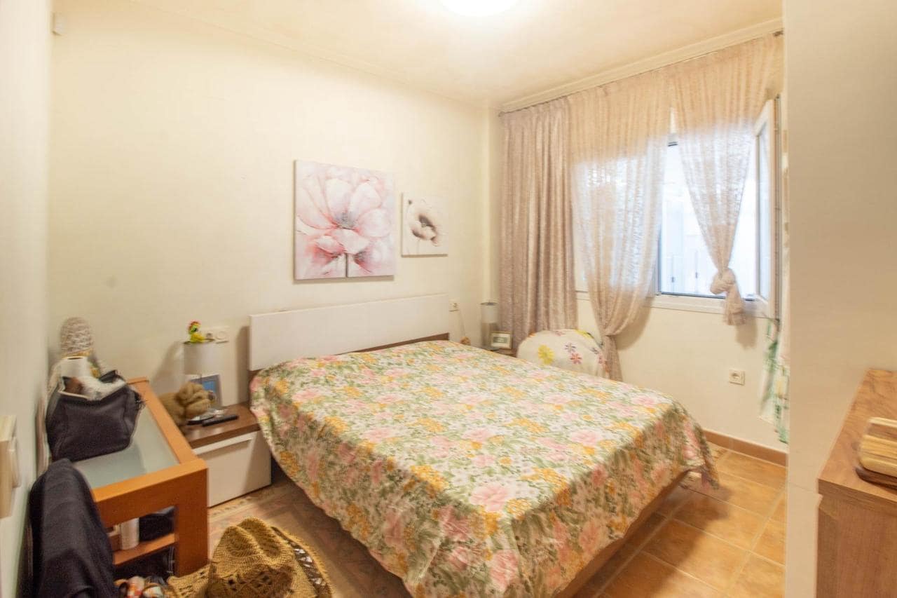 Casa de 2 habitaciones en Pilar de la Horadada en venta con piscina - 229.900 € (Ref: 9300724)