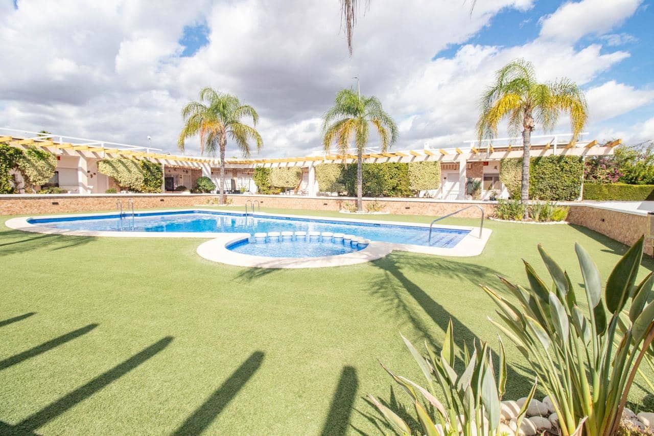 Casa de 2 habitaciones en Pilar de la Horadada en venta con piscina - 229.900 € (Ref: 9300724)