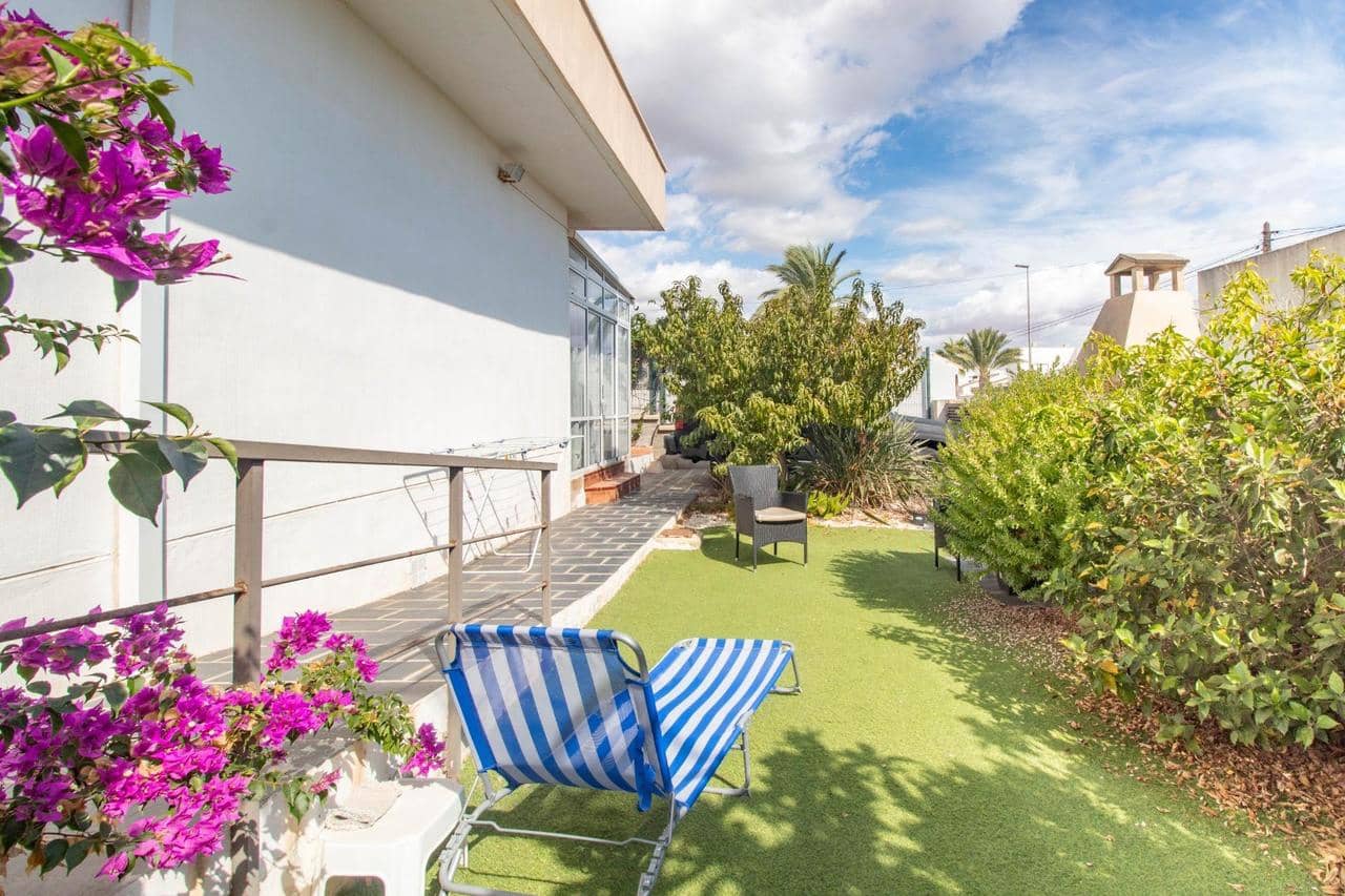 Casa de 2 habitaciones en Pilar de la Horadada en venta con piscina - 229.900 € (Ref: 9300724)