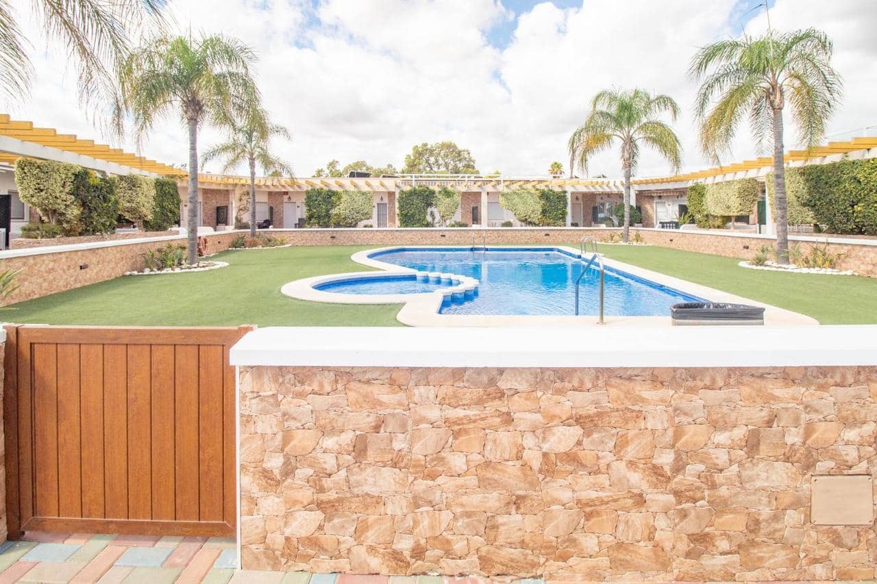 Casa de 2 habitaciones en Pilar de la Horadada en venta con piscina - 229.900 € (Ref: 9300724)