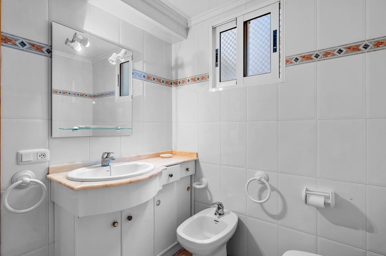 3 soveværelse Lejlighed til salg i Torrevieja med garage - € 475.000 (Ref: 9305084)