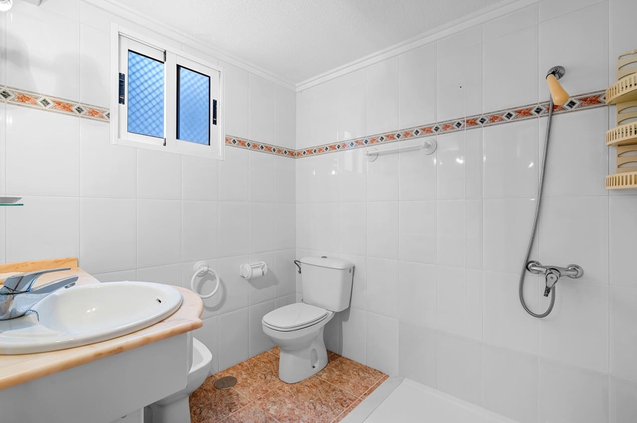 3 soveværelse Lejlighed til salg i Torrevieja med garage - € 475.000 (Ref: 9305084)