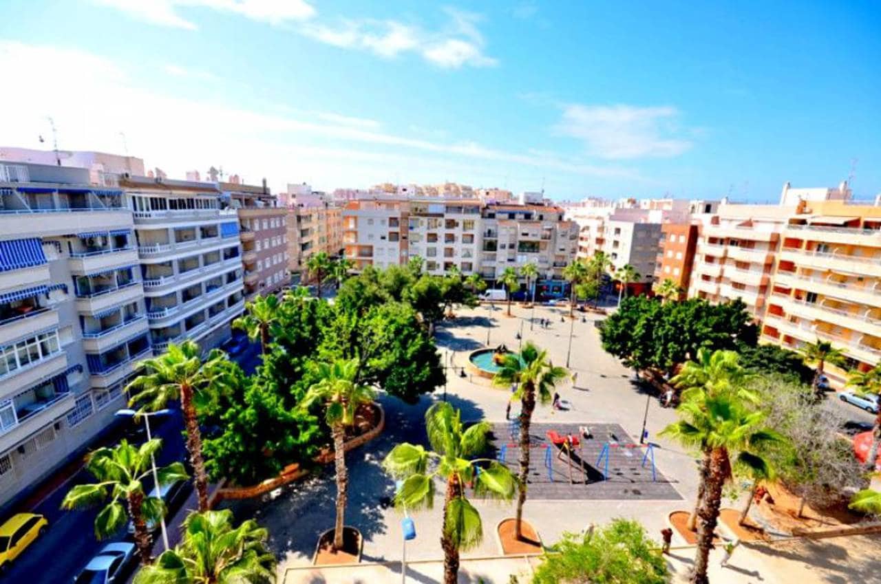 Ático de 3 habitaciones en Torrevieja en venta - 220.000 € (Ref: 9306328)