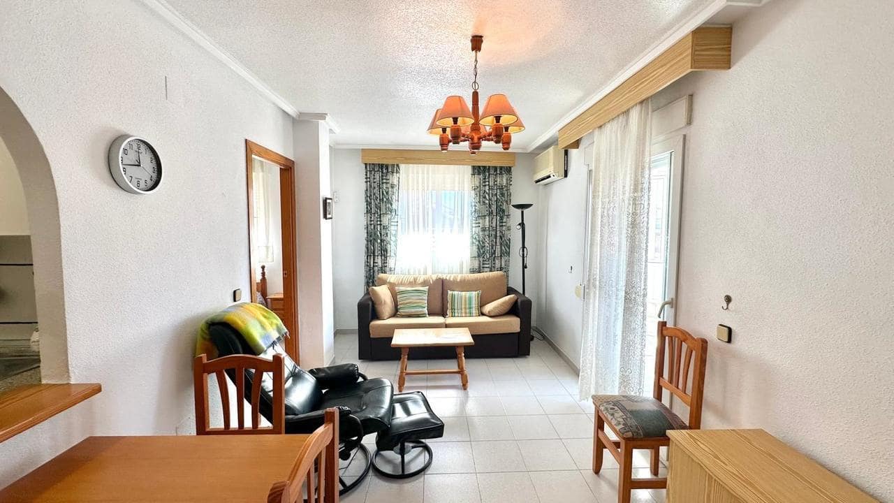 2 Zimmer Penthouse zu verkaufen in Torrevieja mit Pool - 158.000 € (Ref: 9317410)