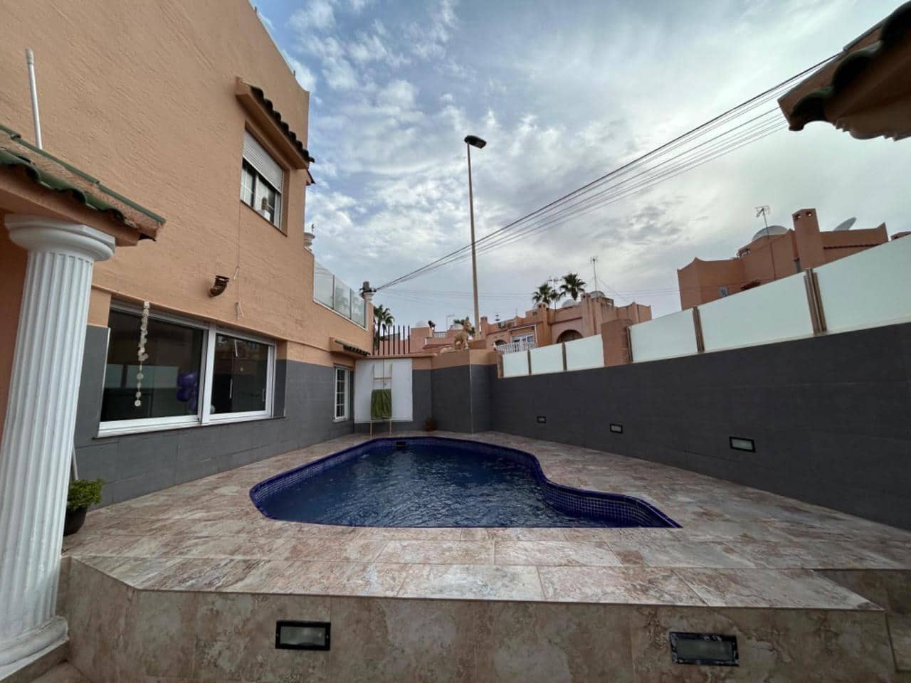 5 sovrum Villa till salu i Torrevieja med pool - 309 000 € (Ref: 9317425)