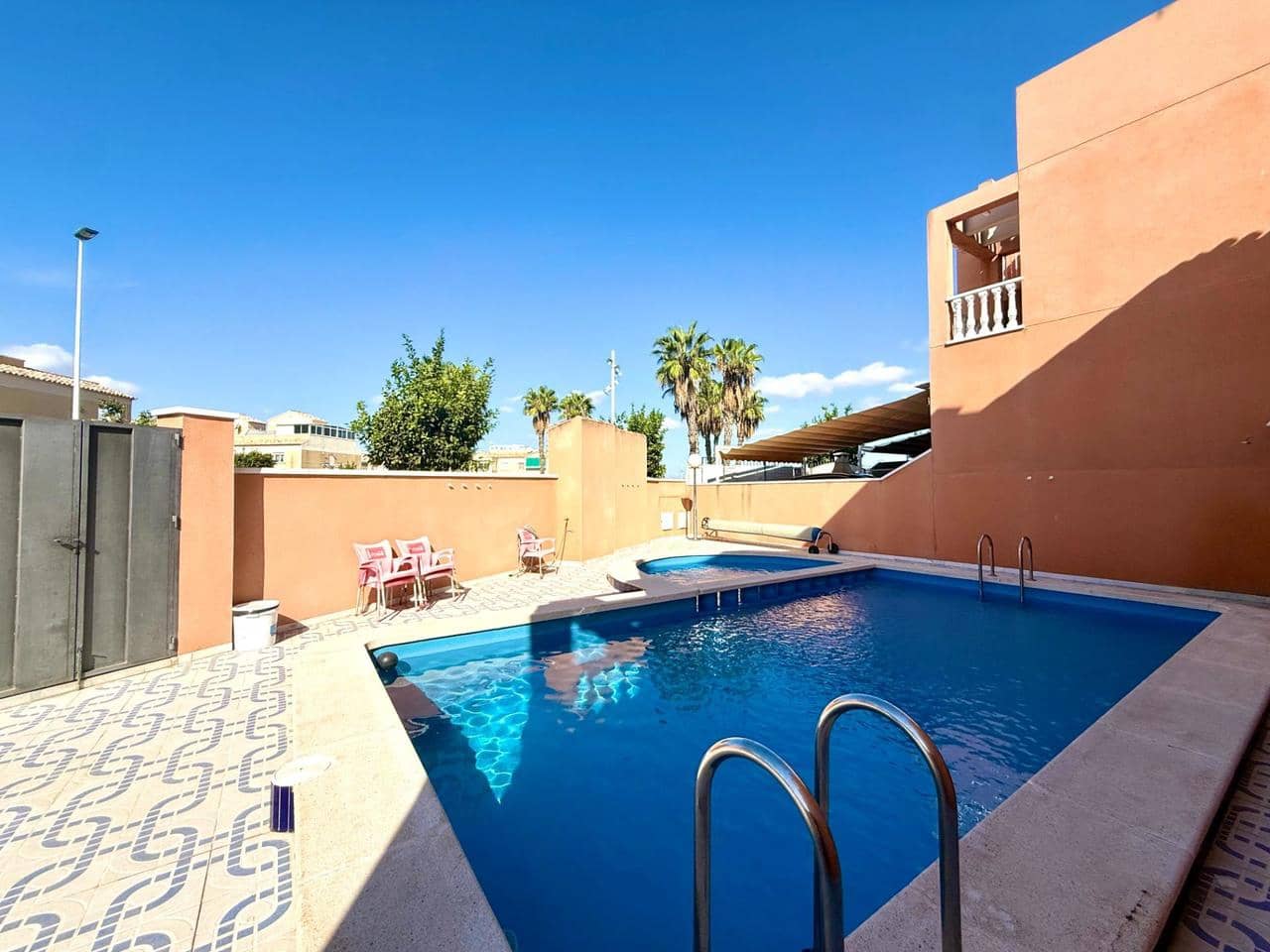 3 soveværelse Villa til salg i Torrevieja med swimmingpool - € 215.000 (Ref: 9317443)