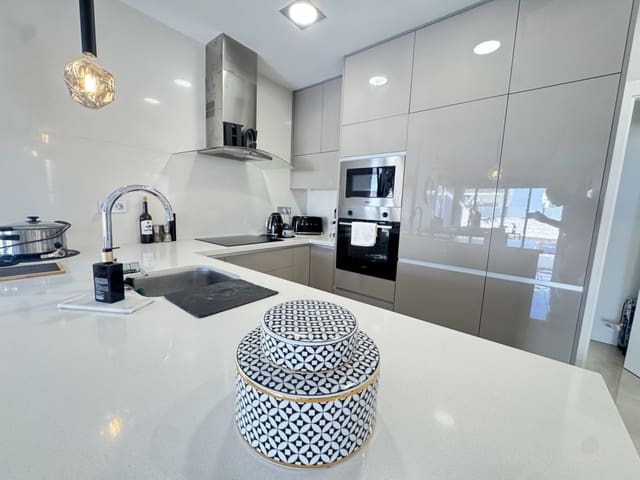 3 soveværelse Villa til salg i Villamartin, Orihuela med swimmingpool - € 369.950 (Ref: 9322534)