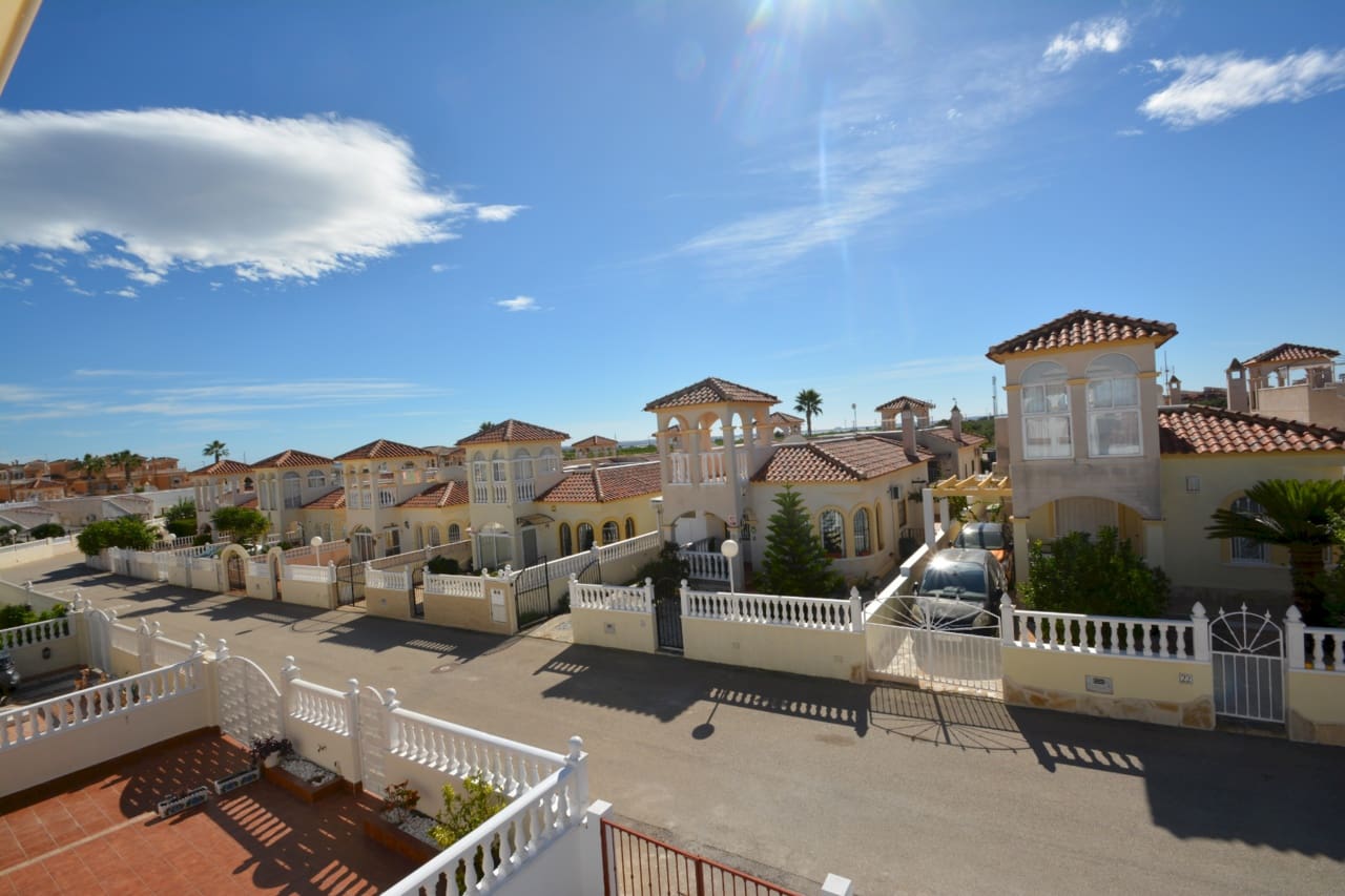 Chalet de 2 habitaciones en Algorfa en venta - 295.000 € (Ref: 9334507)