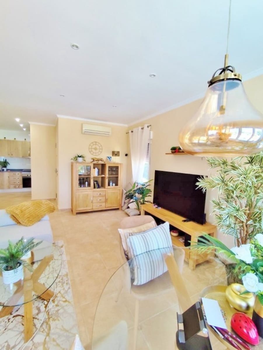 Chalet de 4 habitaciones en San Miguel de Salinas en venta - 425.000 € (Ref: 9334509)