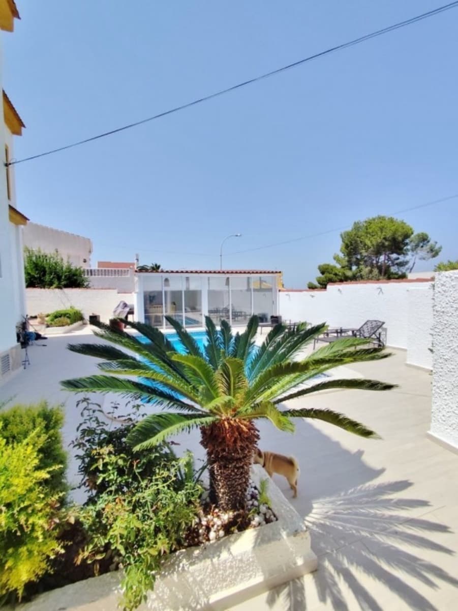 Chalet de 4 habitaciones en San Miguel de Salinas en venta - 425.000 € (Ref: 9334509)