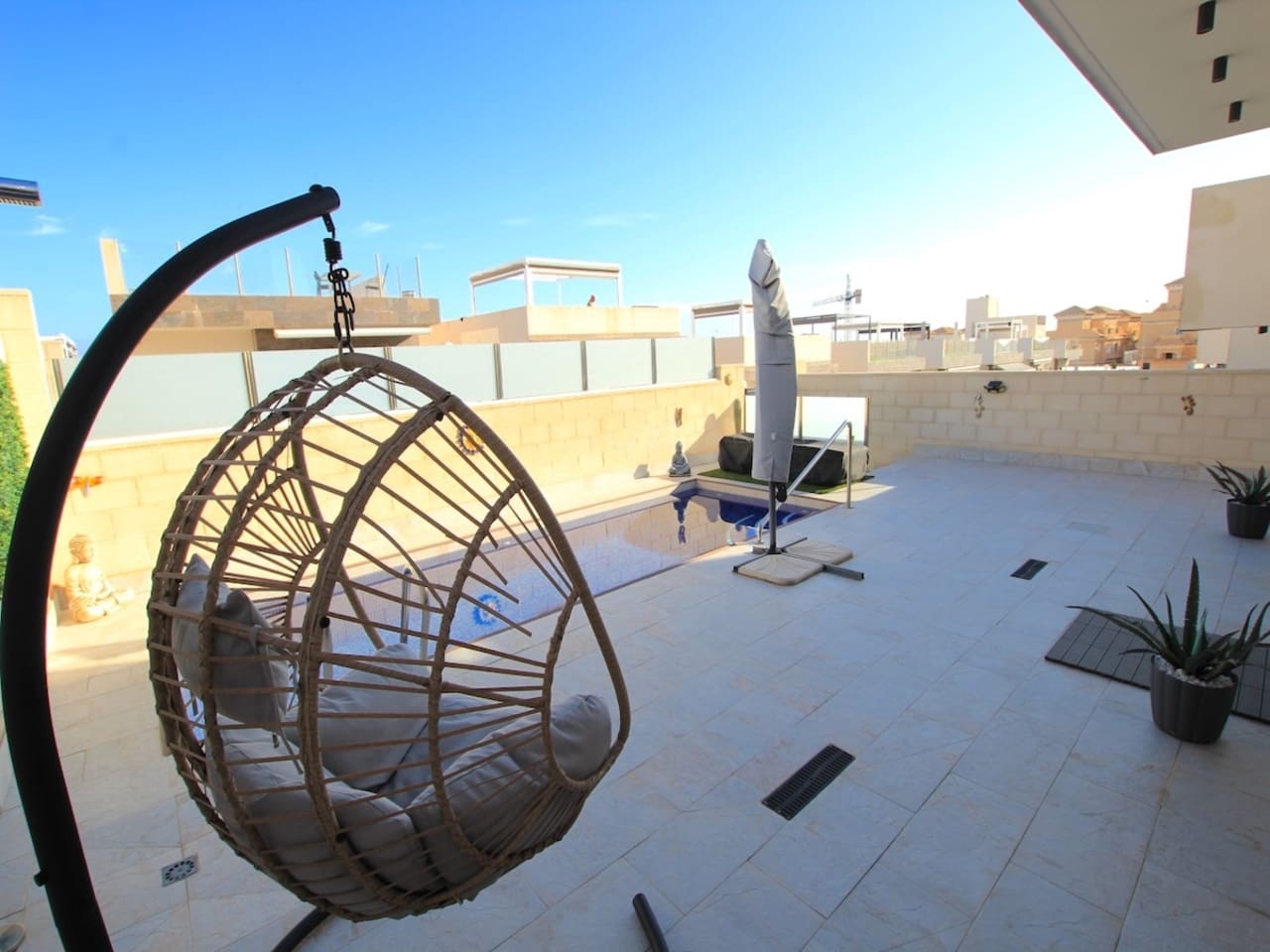 3 bedroom Villa for sale in Villamartin with pool - € 375,000 (Ref: 9337674)