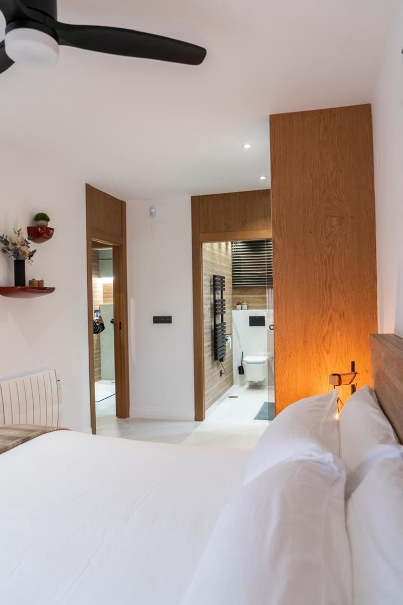 2 bedroom Apartment for sale in Torrevieja with pool - € 275,000 (Ref: 9340825)