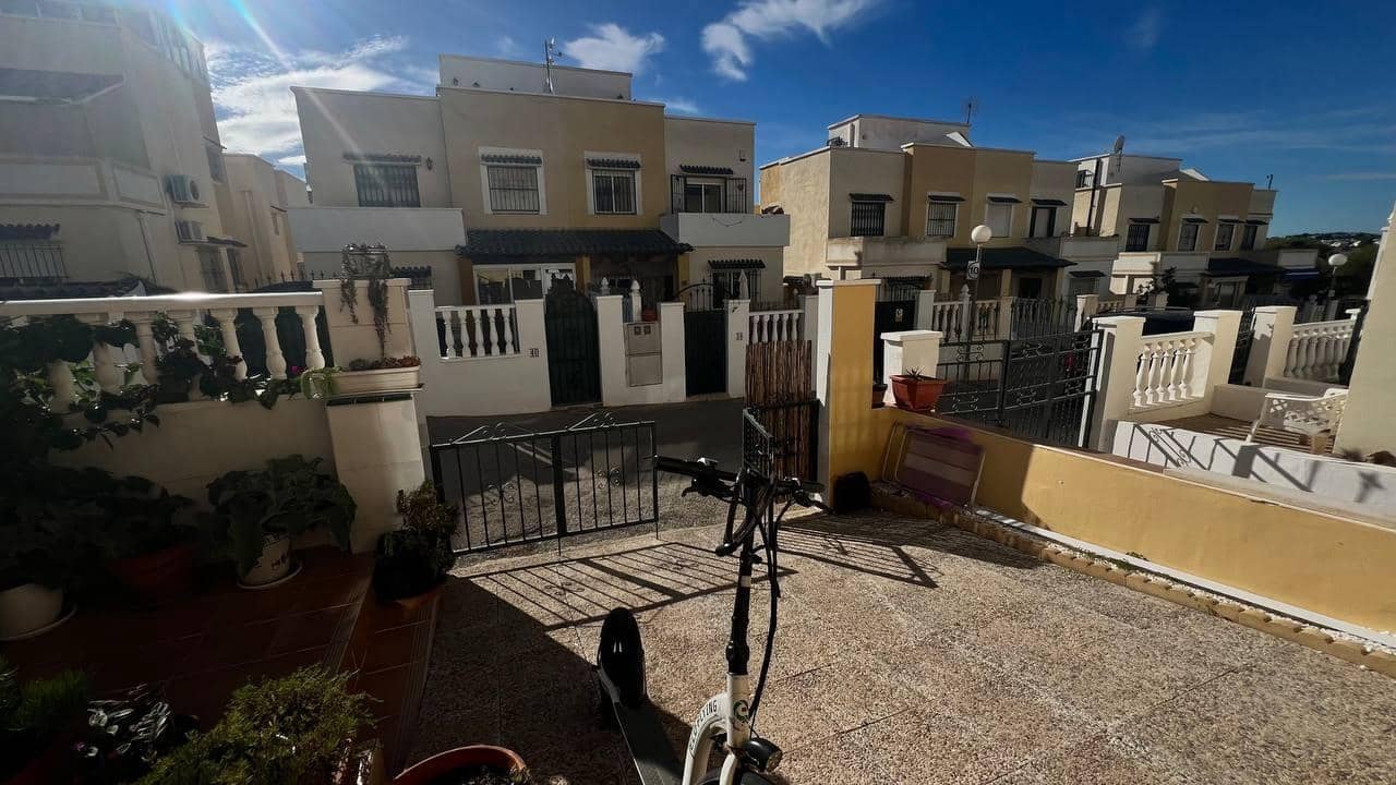 Casa de 3 habitaciones en Orihuela Costa en venta con piscina - 179.000 € (Ref: 9340828)