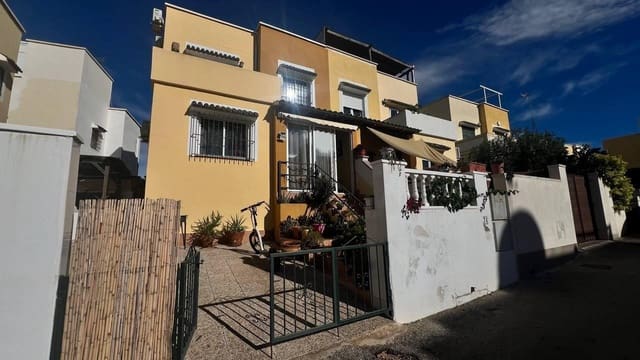 Casa de 3 habitaciones en Dehesa de Campoamor, Orihuela en venta con piscina - 179.000 € (Ref: 9340828)