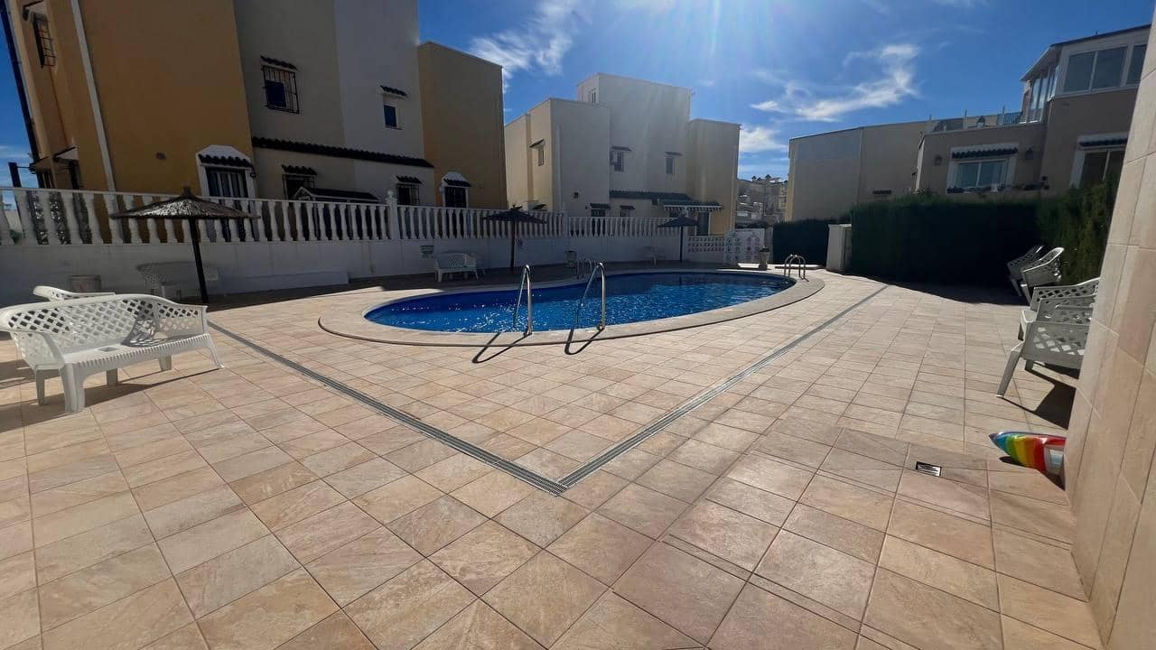 Casa de 3 habitaciones en Orihuela Costa en venta con piscina - 179.000 € (Ref: 9340828)
