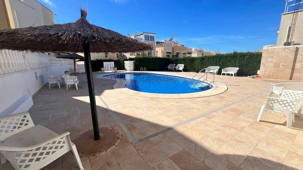 Casa de 3 habitaciones en Orihuela Costa en venta con piscina - 179.000 € (Ref: 9340828)