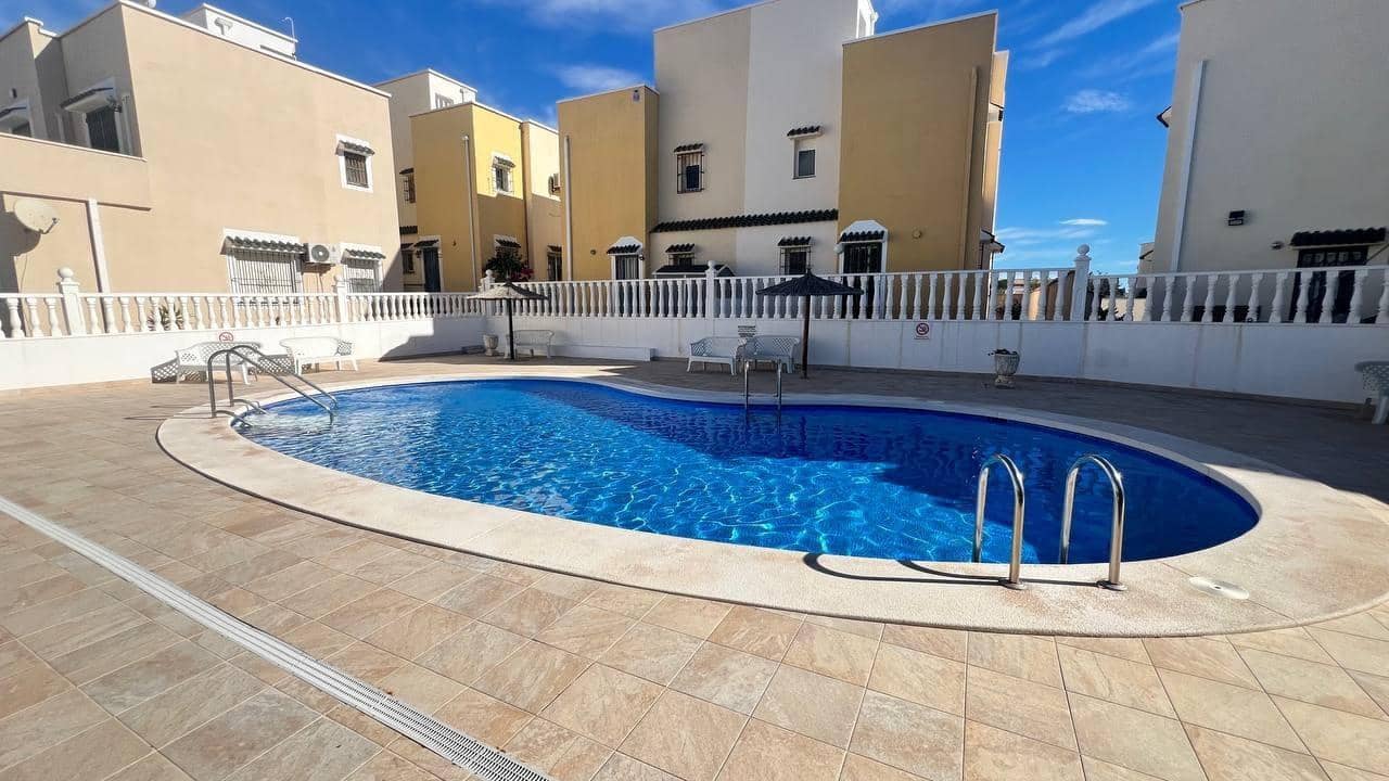 Casa de 3 habitaciones en Orihuela Costa en venta con piscina - 179.000 € (Ref: 9340828)