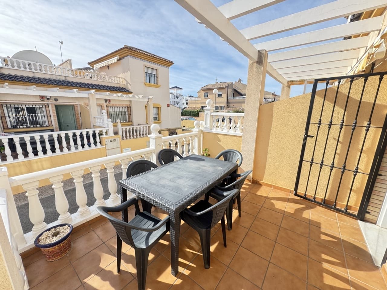 3 bedroom Townhouse for sale in Villamartin with pool - € 199,995 (Ref: 9342020)