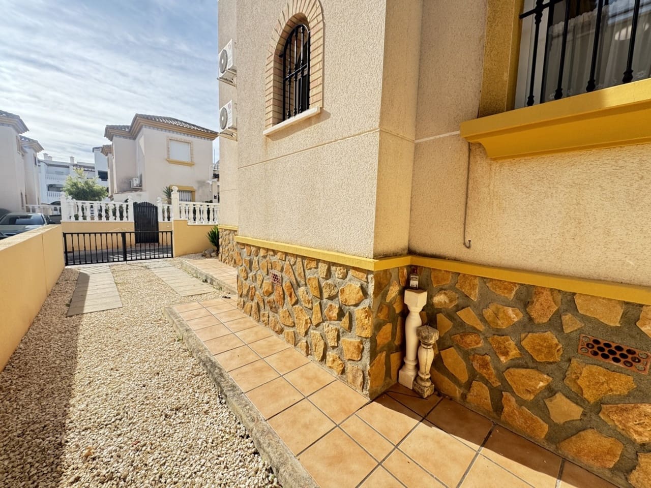 3 bedroom Townhouse for sale in Villamartin with pool - € 199,995 (Ref: 9342020)