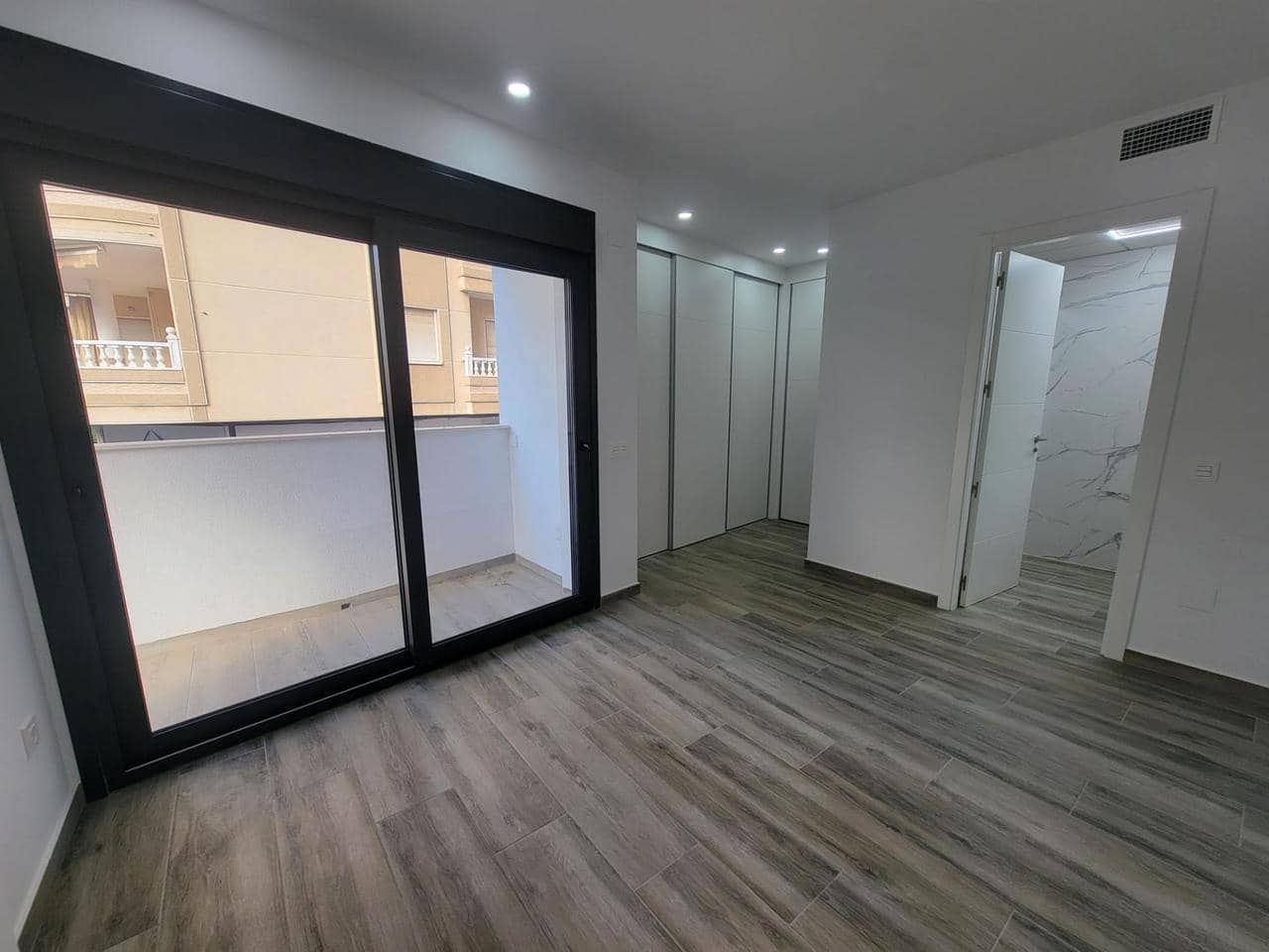 3 sypialnia Apartament na sprzedaż w Torrevieja z basenem - 375 000 € (Ref: 9342021)