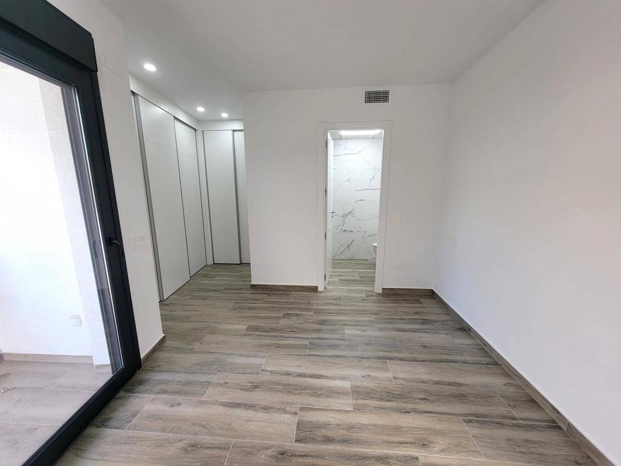 3 sypialnia Apartament na sprzedaż w Torrevieja z basenem - 375 000 € (Ref: 9342021)