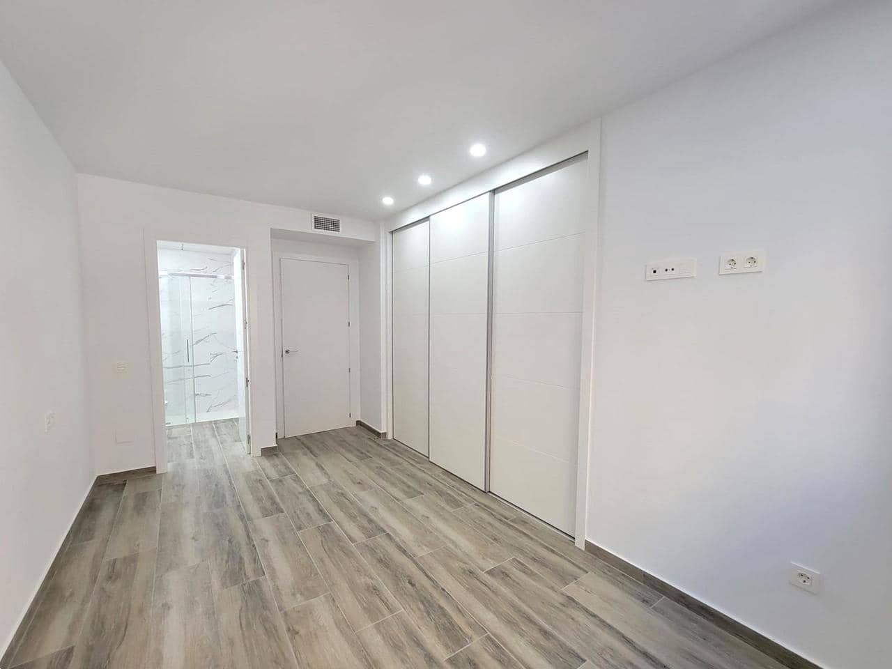 3 sypialnia Apartament na sprzedaż w Torrevieja z basenem - 375 000 € (Ref: 9342021)