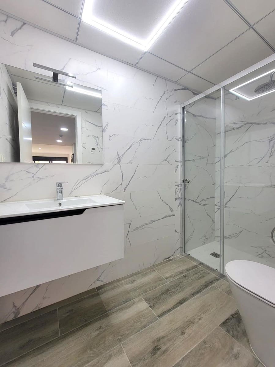 3 sypialnia Apartament na sprzedaż w Torrevieja z basenem - 375 000 € (Ref: 9342021)