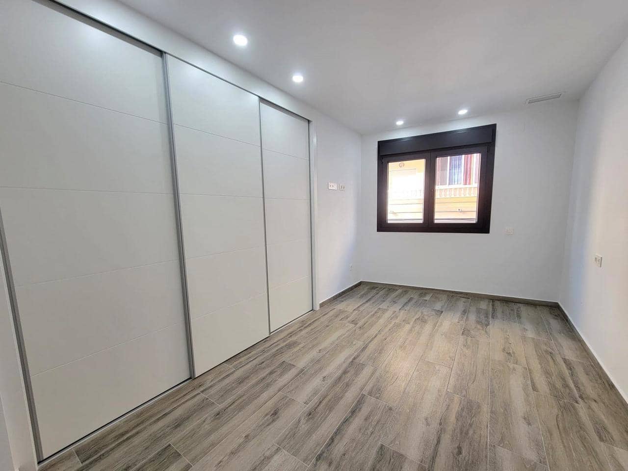 3 sypialnia Apartament na sprzedaż w Torrevieja z basenem - 375 000 € (Ref: 9342021)