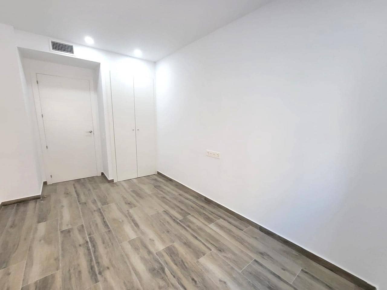 3 sypialnia Apartament na sprzedaż w Torrevieja z basenem - 375 000 € (Ref: 9342021)