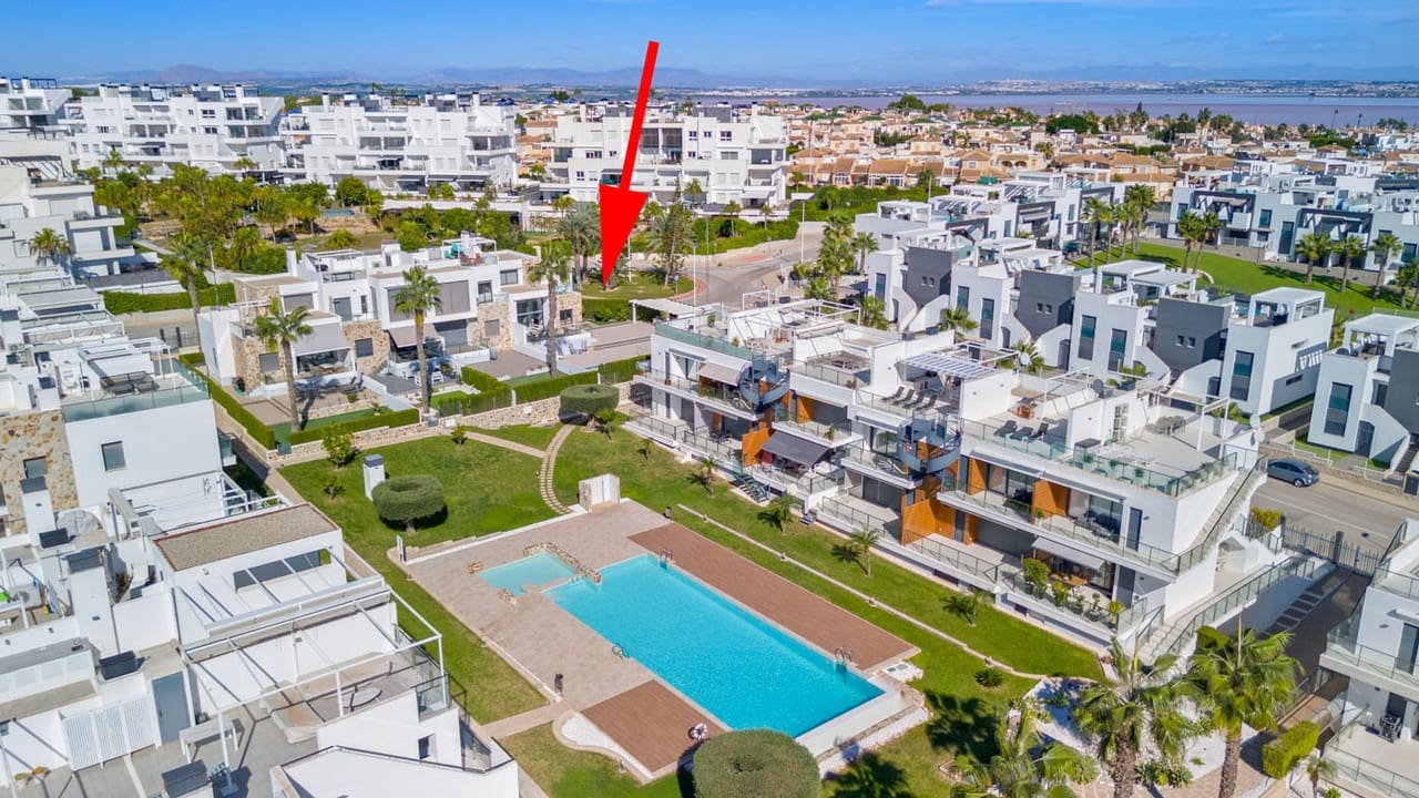 3 bedroom Bungalow for sale in Torrevieja - € 569,000 (Ref: 9343168)