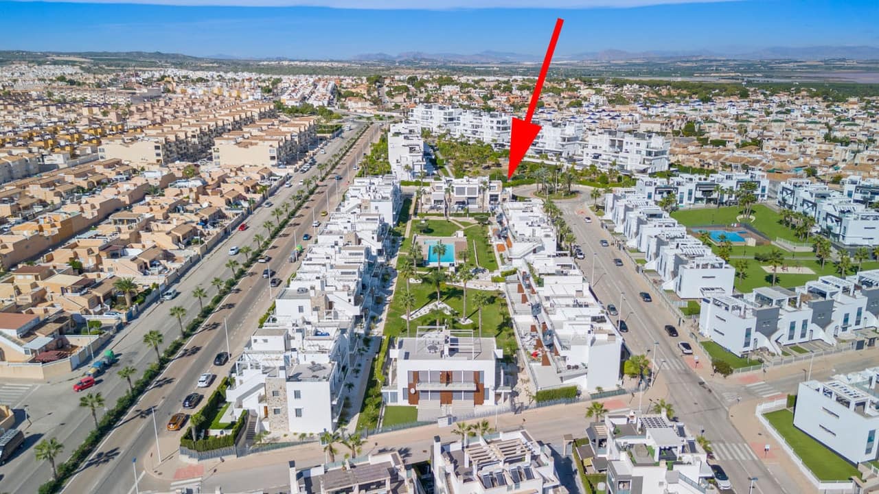 3 bedroom Bungalow for sale in Torrevieja - € 569,000 (Ref: 9343168)