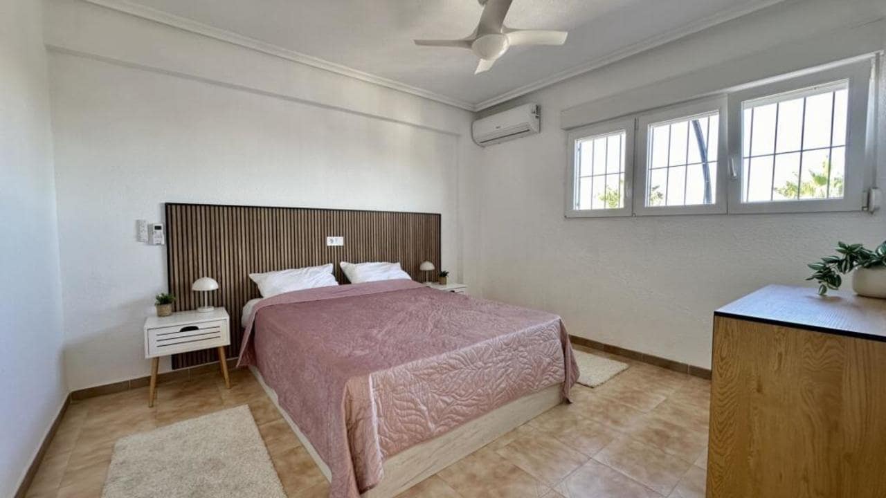 2 sypialnia Penthouse na sprzedaż w Torrevieja - 247 000 € (Ref: 9343170)