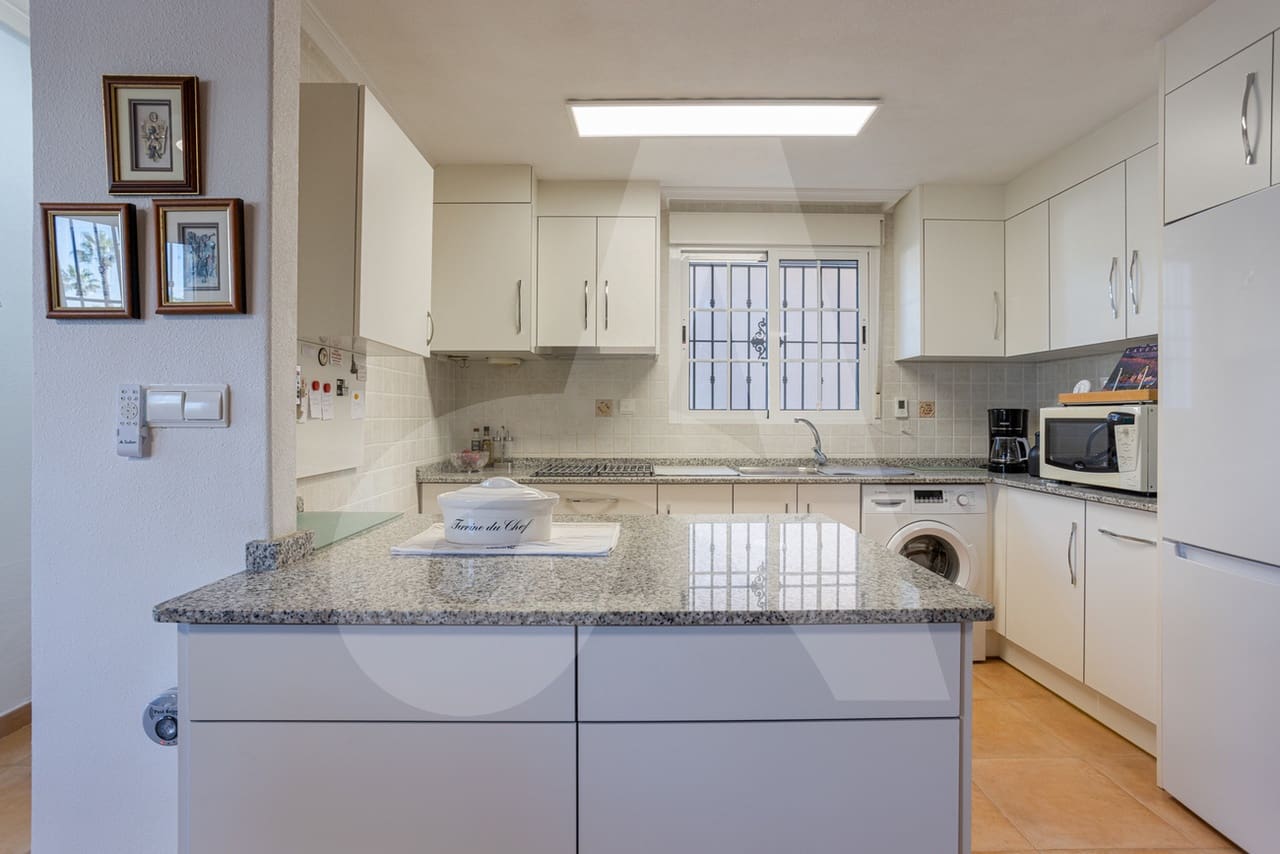 3 slaapkamer Villa te koop in Guardamar del Segura met zwembad - € 255.000 (Ref: 9346793)