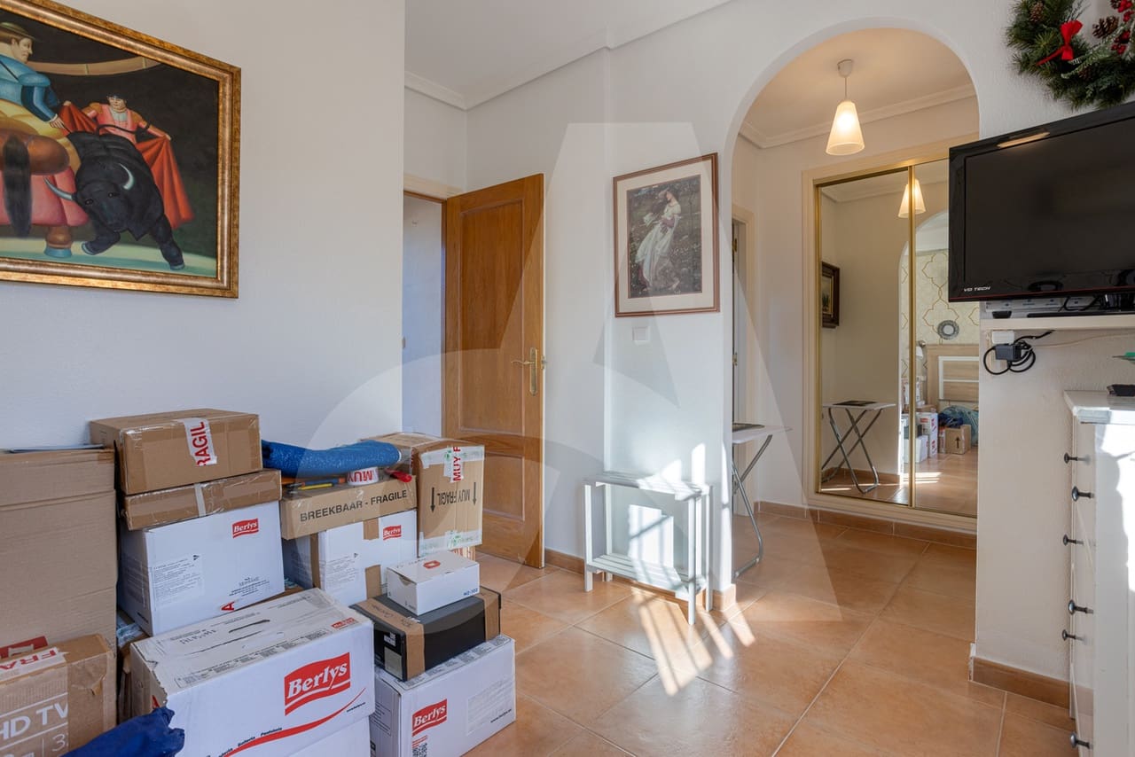 3 slaapkamer Villa te koop in Guardamar del Segura met zwembad - € 255.000 (Ref: 9346793)
