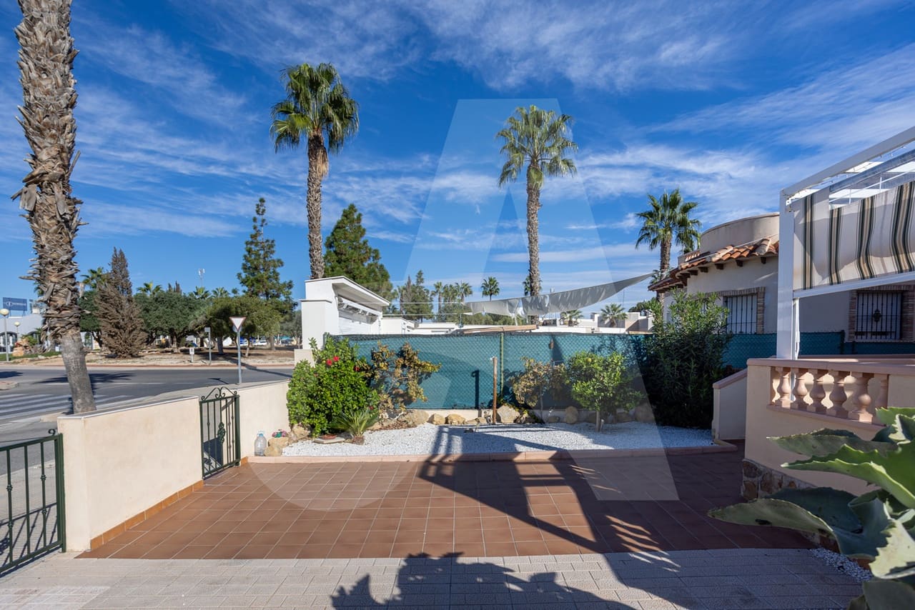 3 slaapkamer Villa te koop in Guardamar del Segura met zwembad - € 255.000 (Ref: 9346793)